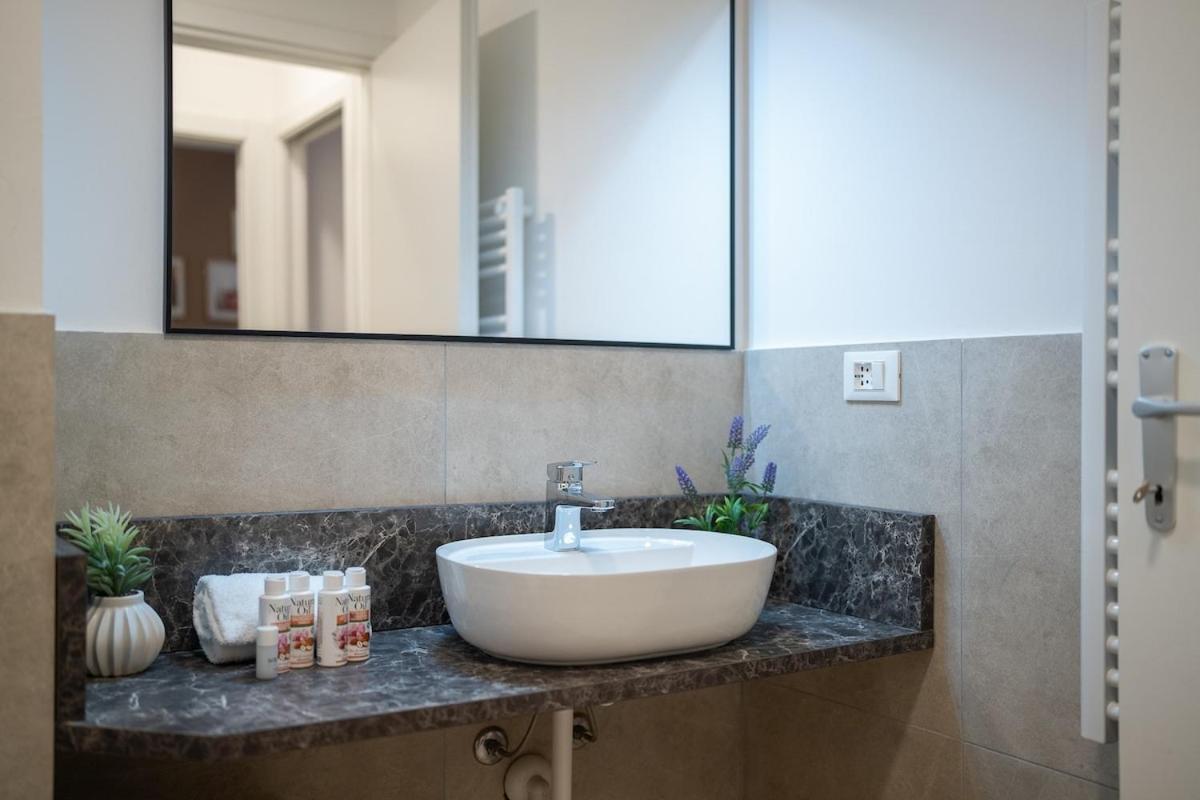 Authentic Private Flat 2 Min From Navigli Milão Exterior foto